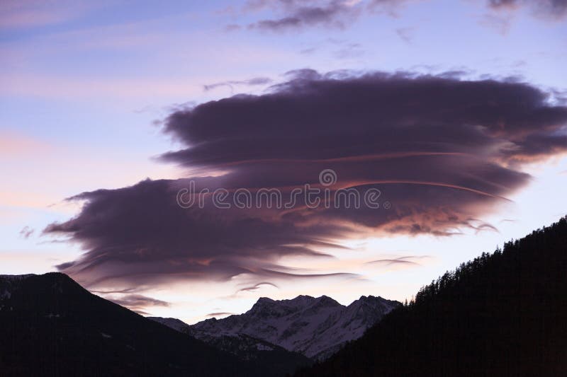 Lenticular cloud