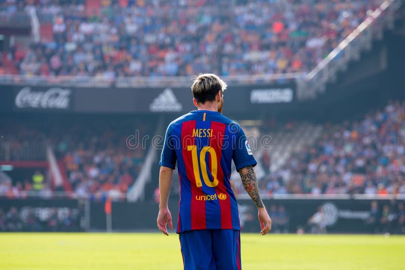 Leo Messi-spelen bij de gelijke van La Liga tussen Valencia CF en FC Barcelona in Mestalla royalty-vrije stock afbeeldingen Leo Messi-spelen bij de gelijke van La Liga tussen Valencia CF en FC Barcelona in Mestalla royalty-vrije stock afbeeldingen