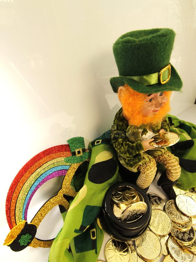 Leprechaun St Patricks Day-potten av guldsurt irish arkivfoto