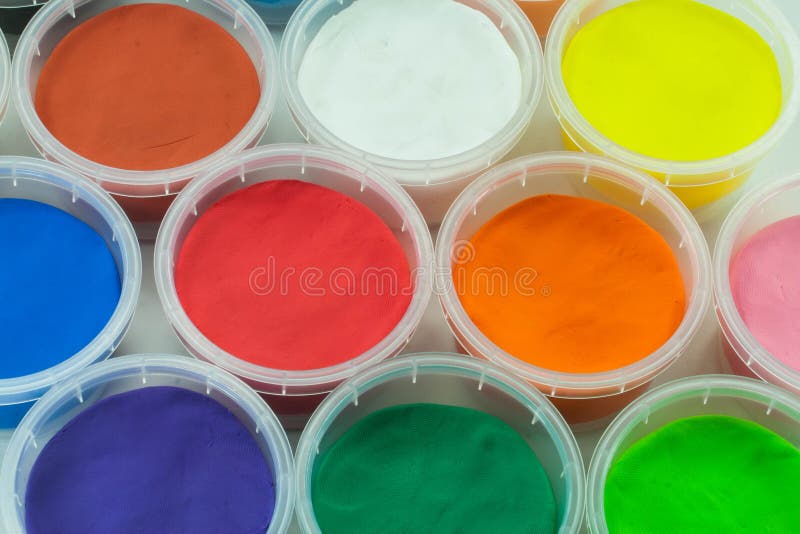 Lera eller plasticine i färgrik bakgrund för kopp royaltyfri foto Lera eller plasticine i färgrik bakgrund för kopp royaltyfri foto