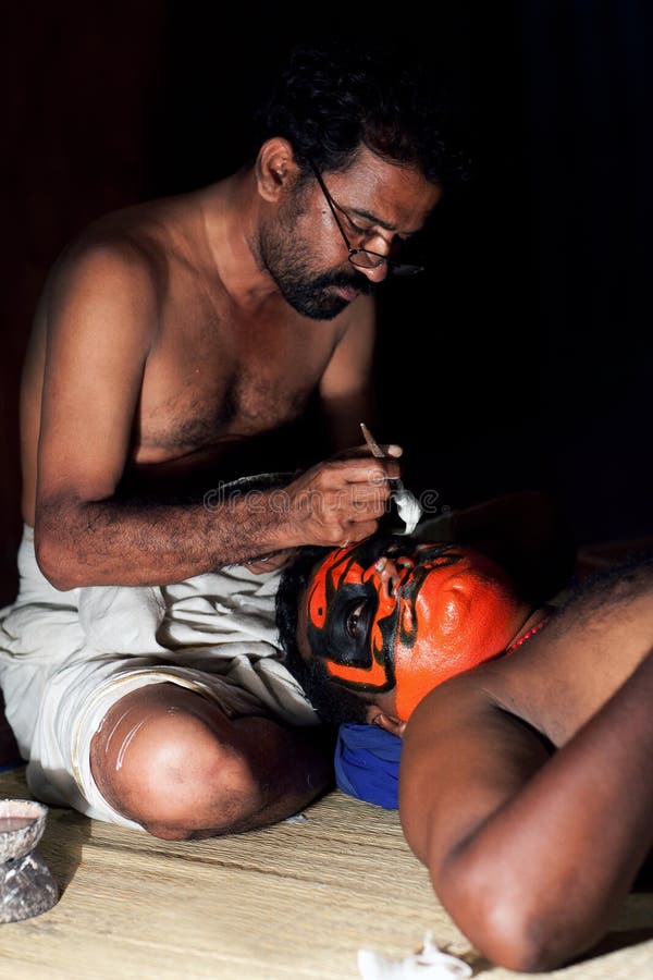 Les acteurs de Kathakali prépare avant représentation dans le fort Cochin, images stock Les acteurs de Kathakali prépare avant représentation dans le fort Cochin, images stock