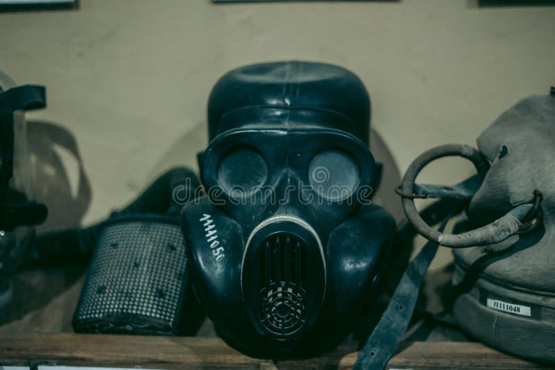 Masque à gaz ~ Radioactif ~ Mauvais de rupture ~ Senegal