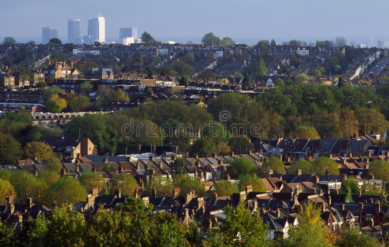Banlieues de Londres image stock. Image du uptown, cityscape - 23507383
