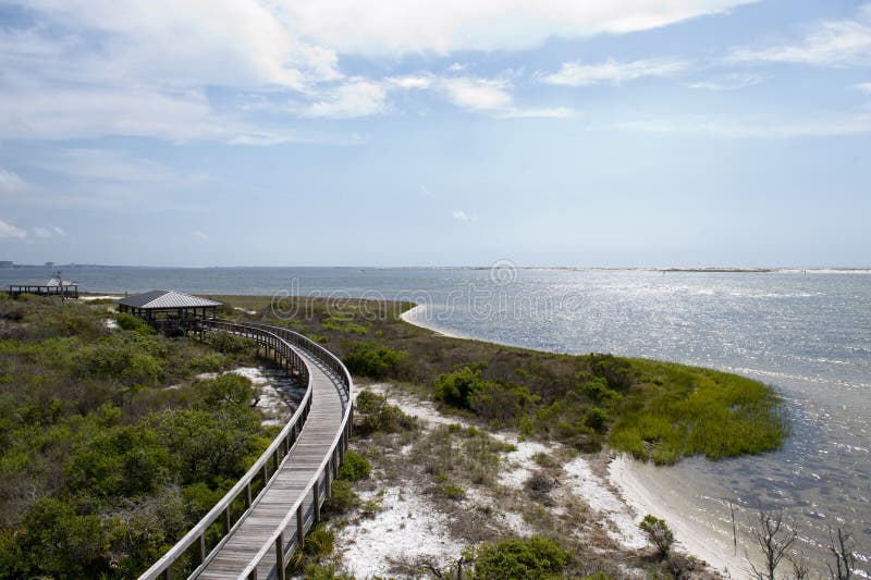 Les belles eaux de la grande lagune au grand parc d'état de lagune à Pensacola, la Floride image stock Les belles eaux de la grande lagune au grand parc d'état de lagune à Pensacola, la Floride image stock