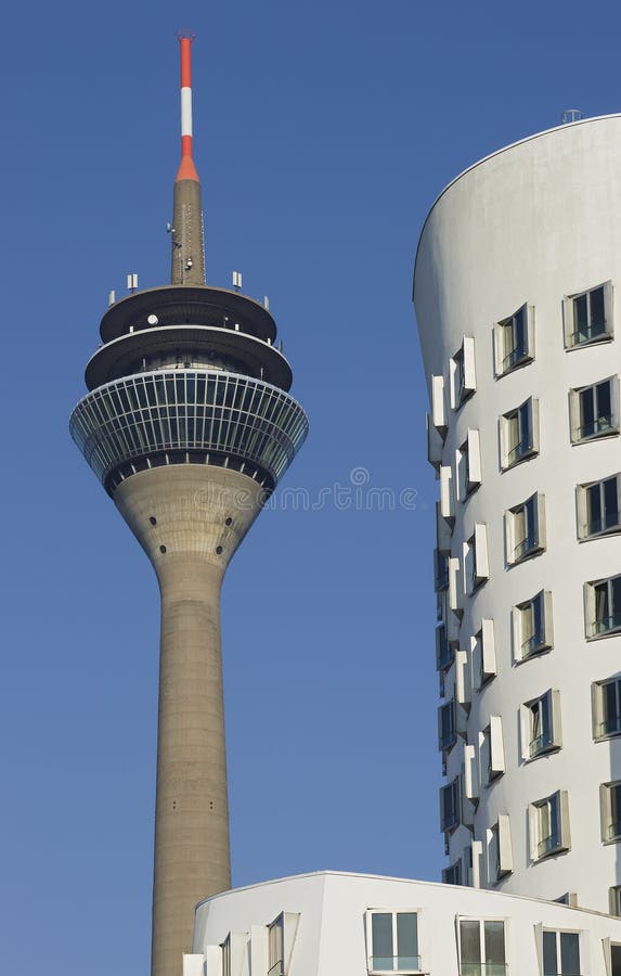 Les bornes limites de Dusseldorf en Allemagne photographie stock libre de droits Les bornes limites de Dusseldorf en Allemagne photographie stock libre de droits