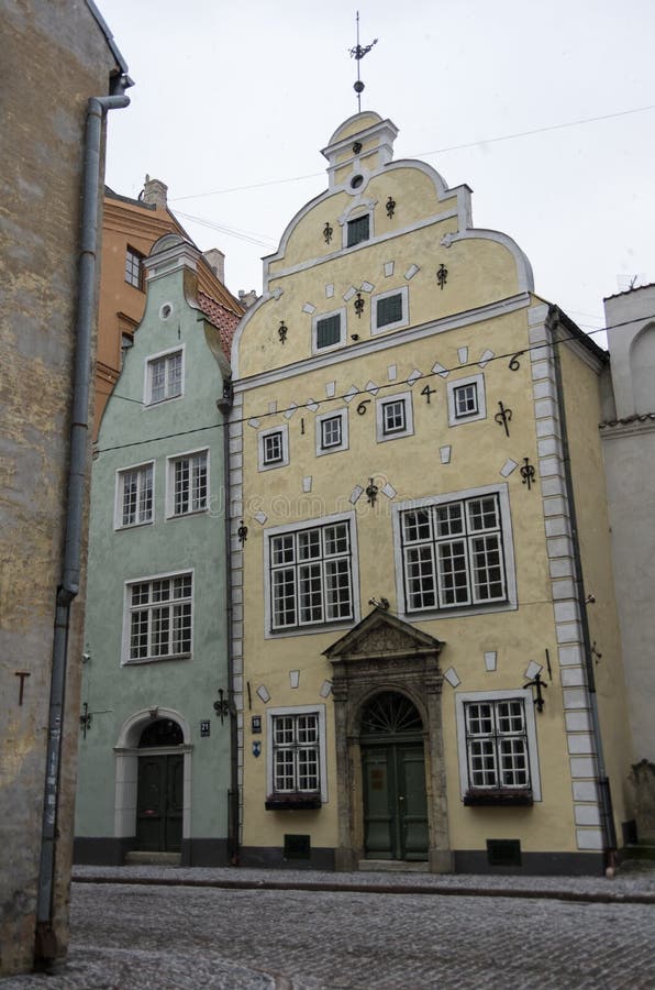 Les bâtiments les plus anciens dans la vieille ville de Riga - photo libre de droits Les bâtiments les plus anciens dans la vieille ville de Riga - photo libre de droits
