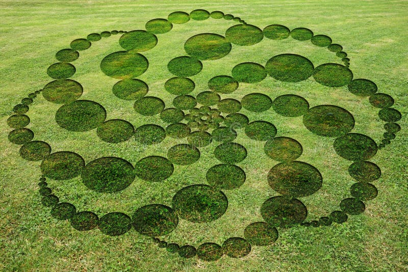 Les cercles concentriques se développe en spirales faux pré chiffré de cercle de culture de symboles illustration libre de droits Les cercles concentriques se développe en spirales faux pré chiffré de cercle de culture de symboles illustration libre de droits