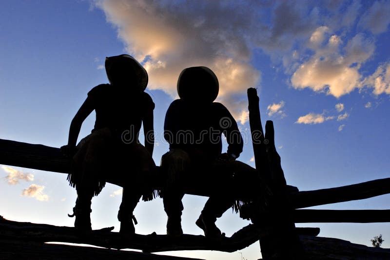 les cowboys ont silhouetté images stock les cowboys ont silhouetté images stock