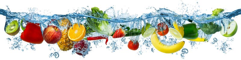 Les fruits et légumes multi frais éclaboussant dans le concept sain de fraîcheur de régime alimentaire d'éclaboussure claire bleu