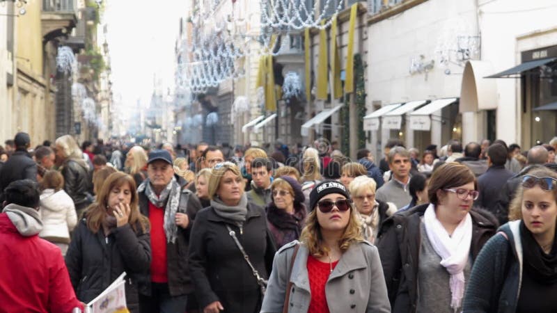 Les gens marchant sur la rue, Rome