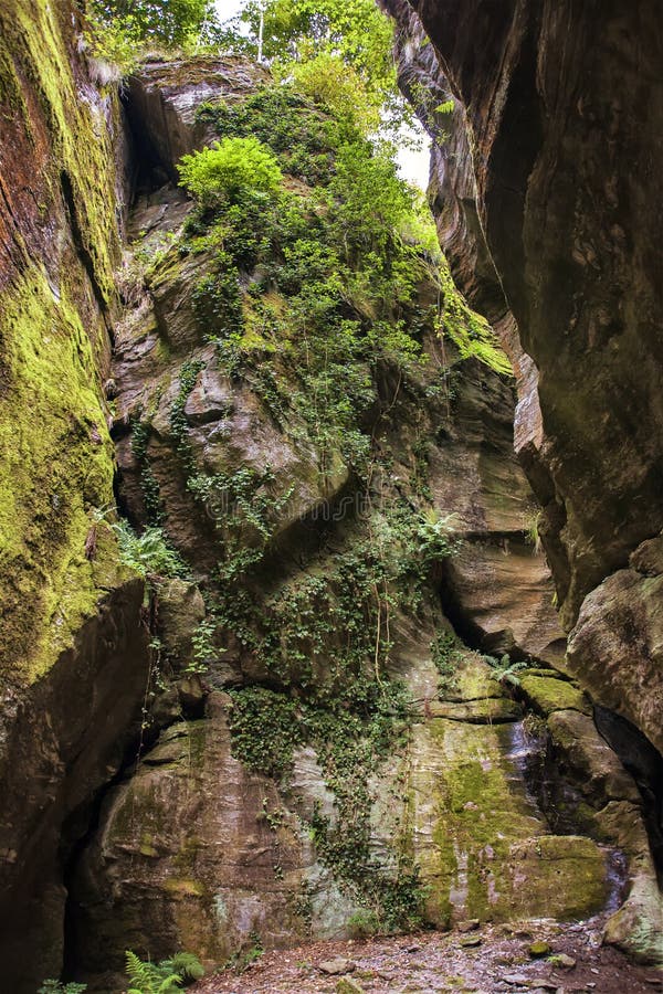 Les d'Uriezzo photo stock. Image du roches, stationnement 33213808