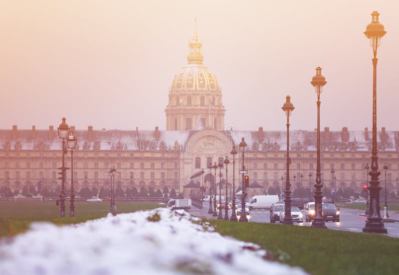 Les Invalides building in Paris under snow weather. Les Invalides building in Paris under rare snow weather day royalty free stock images Les Invalides building in Paris under snow weather. Les Invalides building in Paris under rare snow weather day royalty free stock images