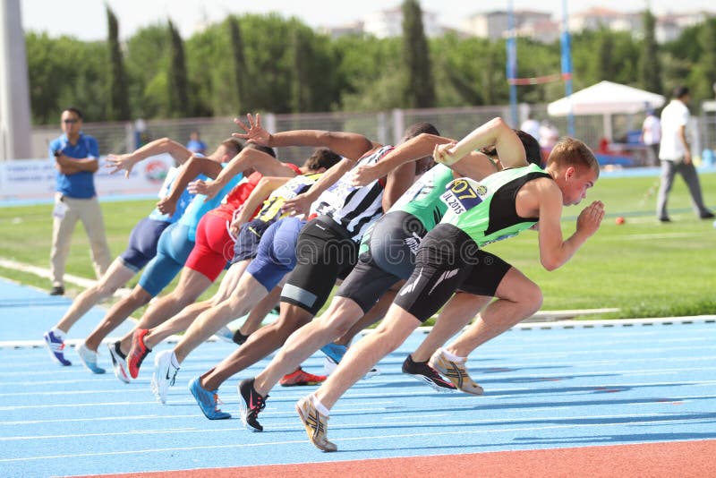 Les juniors d'athlétisme d'ECCC groupent A image stock Les juniors d'athlétisme d'ECCC groupent A image stock