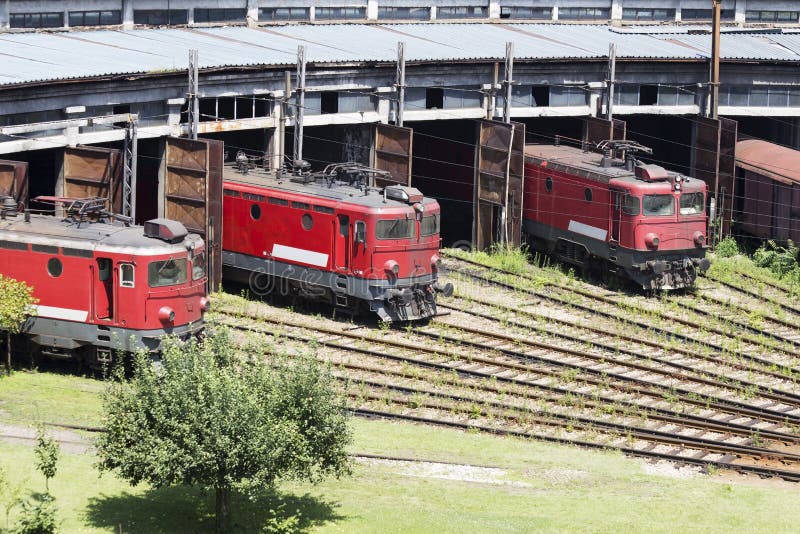 Les locomotives rouges photographie stock libre de droits Les locomotives rouges photographie stock libre de droits