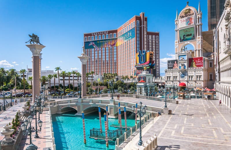 Les magasins de Grand Canal au vénitien et prisent l'île, le casino luxueux et l'hôtel Attractions touristiques de Las Vegas, Nev image libre de droits Les magasins de Grand Canal au vénitien et prisent l'île, le casino luxueux et l'hôtel Attractions touristiques de Las Vegas, Nev image libre de droits