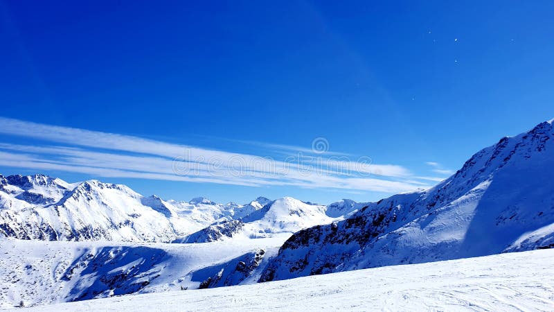 Les montagnes de Milou sont bleues photo libre de droits Les montagnes de Milou sont bleues photo libre de droits