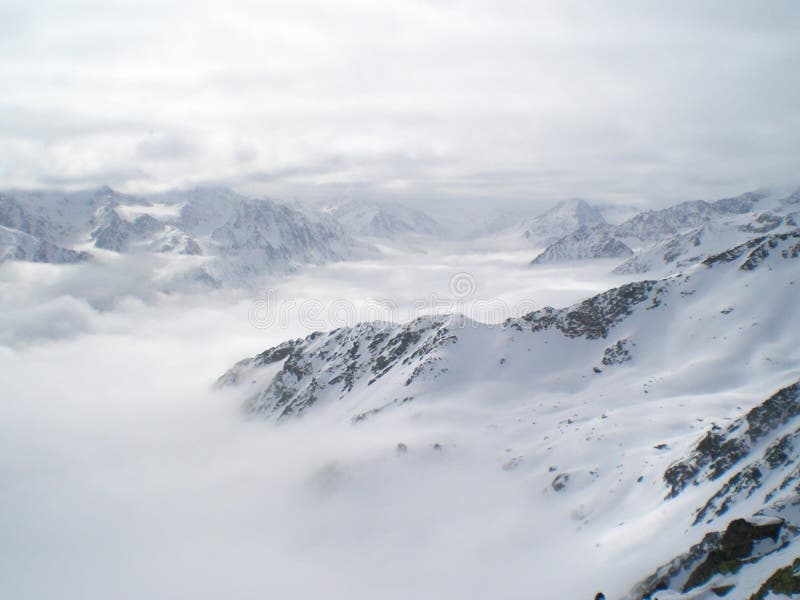 Les montagnes de neige en Autriche soelden le paysage de ski d'hiver photo libre de droits Les montagnes de neige en Autriche soelden le paysage de ski d'hiver photo libre de droits