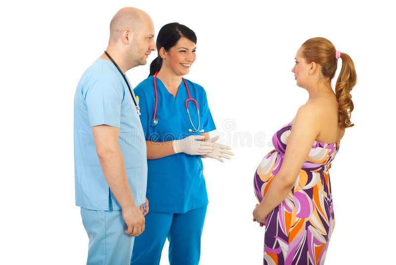 Les médecins heureux discutent avec le femme enceinte photos stock Les médecins heureux discutent avec le femme enceinte photos stock