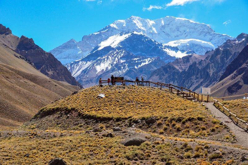 Les paysages Chili de parc national de l'Aconcagua et argenté intermédiaires photos stock Les paysages Chili de parc national de l'Aconcagua et argenté intermédiaires photos stock