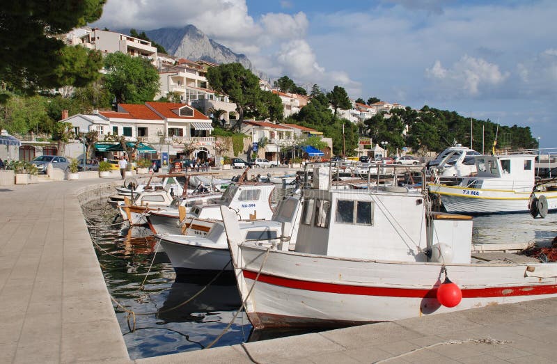 Port de Brela, Croatie photo libre de droits Port de Brela, Croatie photo libre de droits