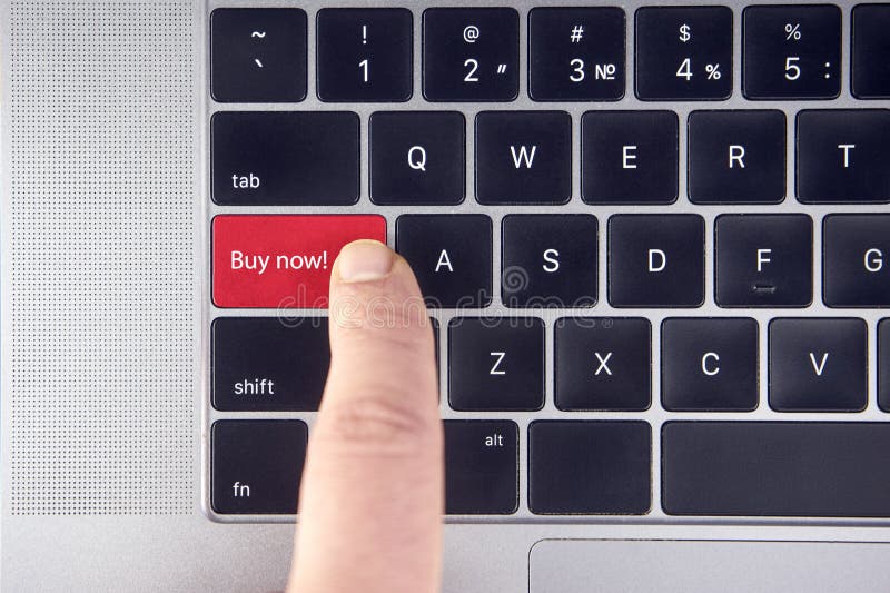 Les photos avec l'acheter maintenant se boutonnent sur le clavier comme concept de vente et concept en ligne de boutique photos libres de droits Les photos avec l'acheter maintenant se boutonnent sur le clavier comme concept de vente et concept en ligne de boutique photos libres de droits