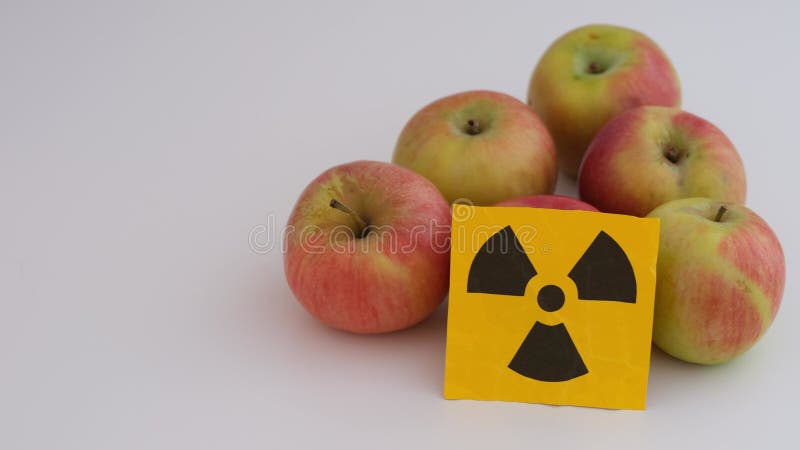 Les pommes avec un signal d'alerte banque de vidéos