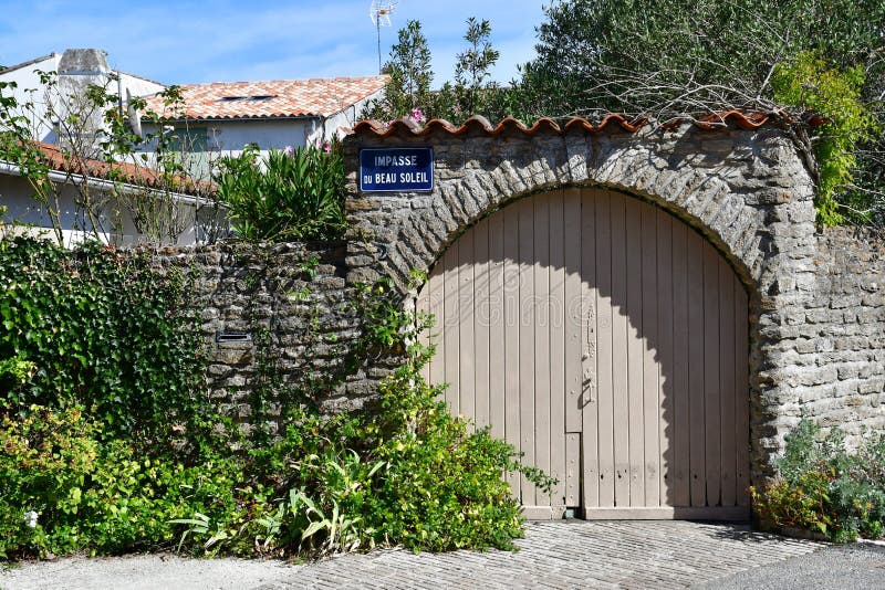 Les Portes en Ponowny Francja, Wrzesień, - 26 2016: malownicza willa obraz stock Les Portes en Ponowny Francja, Wrzesień, - 26 2016: malownicza willa obraz stock