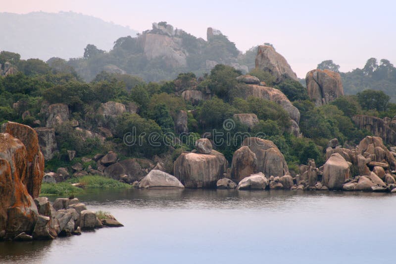Les Roches Sur Le Lac Victoria Près De La Ville De Mwanza Tanzanie