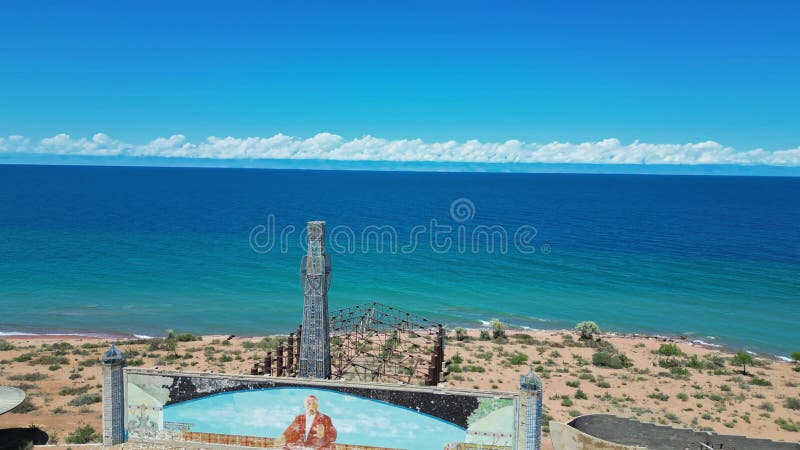 Les ruines d'aalam ordo complexe abandonné sur la rive sud du lac issykkul kyrgyzstan banque de vidéos