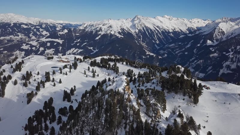 Les skieurs sur la piste de ski mayrhofen en aérien