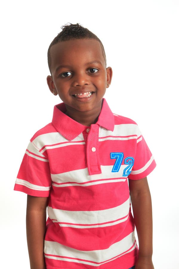 Les sourires noirs afro-américains d'enfant ont isolé 8 photographie stock libre de droits Les sourires noirs afro-américains d'enfant ont isolé 8 photographie stock libre de droits