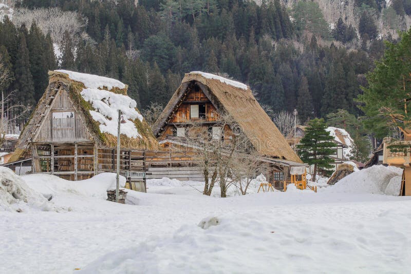Les villages historiques de Shirakawa-vont en hiver, un site de patrimoine culturel du monde en pr?fecture de Gifu, Japon photographie stock libre de droits Les villages historiques de Shirakawa-vont en hiver, un site de patrimoine culturel du monde en pr?fecture de Gifu, Japon photographie stock libre de droits