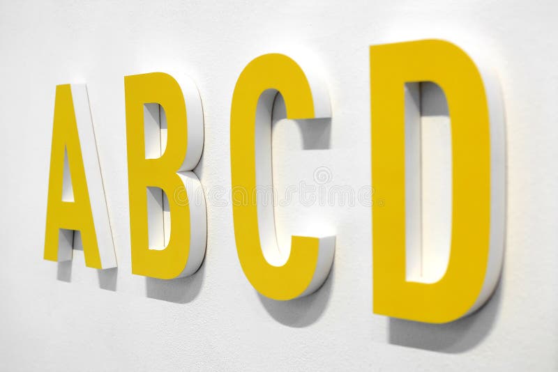 Letras del alfabeto del amarillo de ABCD fotos de archivo libres de regalías Letras del alfabeto del amarillo de ABCD fotos de archivo libres de regalías