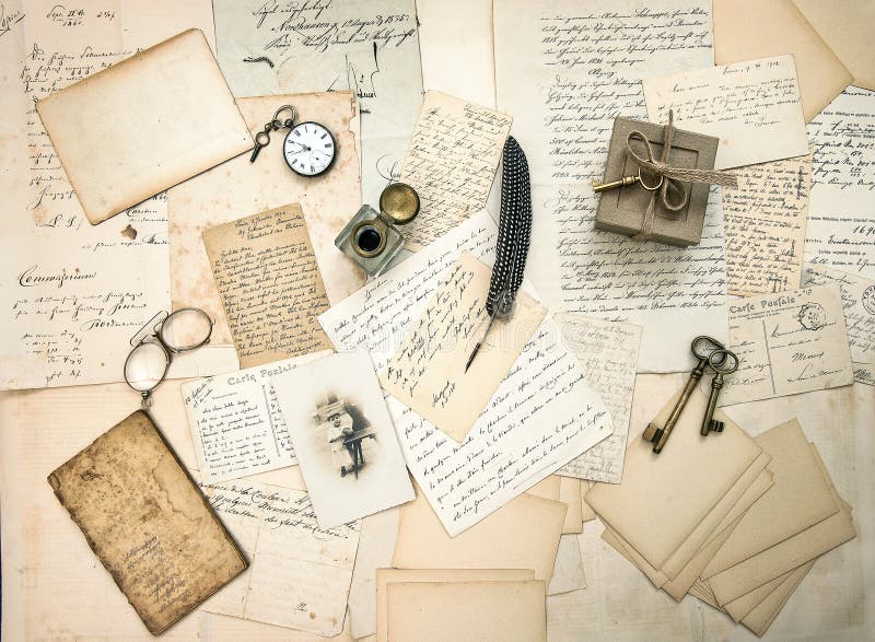 Letras y postales viejas, accesorio del vintage y foto de la antigüedad