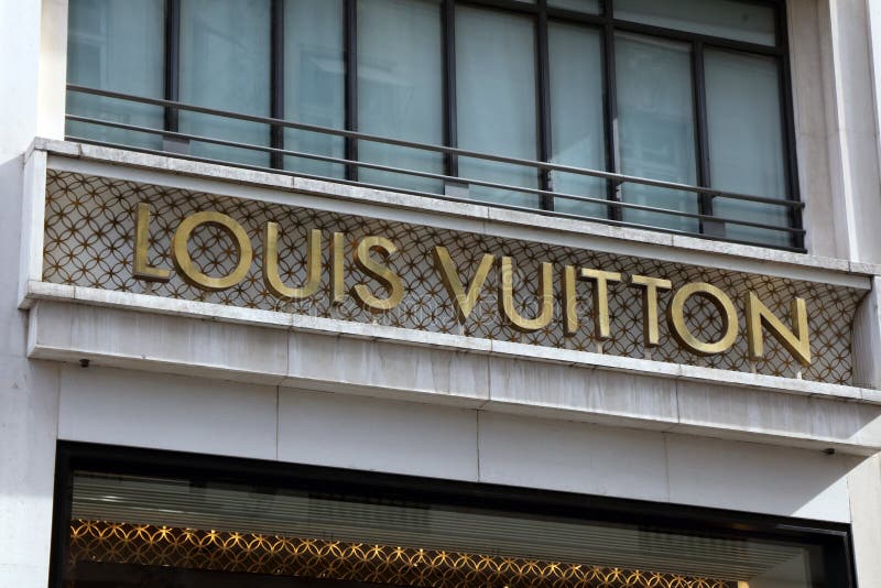 Louis vuitton place vendome hi-res stock photography and images - Alamy