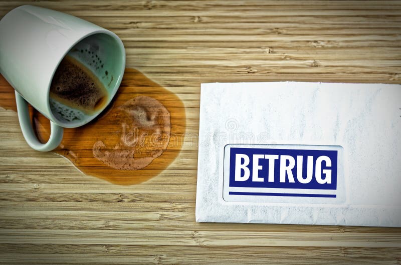 Lettre avec en l'allemand Rechnung dans la facture anglaise et une tasse de café vidée d'effroi photo stock Lettre avec en l'allemand Rechnung dans la facture anglaise et une tasse de café vidée d'effroi photo stock