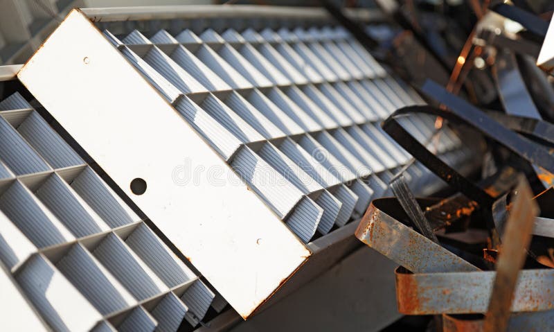Leuchtstofflampen und Metallrückstand lizenzfreie stockbilder Leuchtstofflampen und Metallrückstand lizenzfreie stockbilder