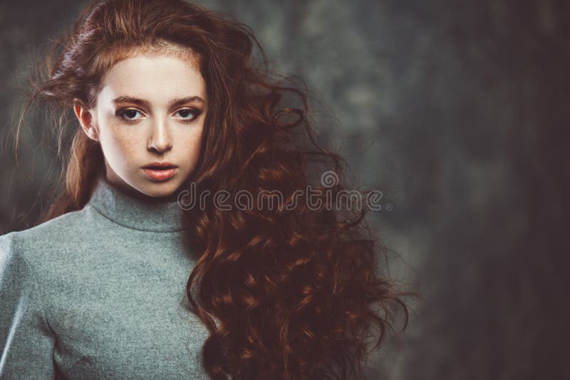 Leuk roodharig meisje stock foto Leuk roodharig meisje stock foto