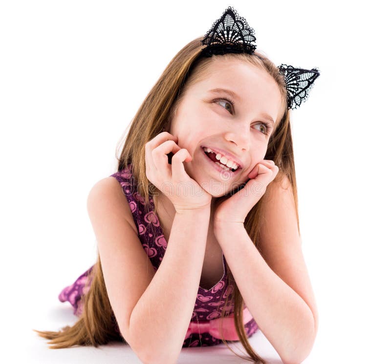 Leuk tienermeisje dat zwarte kattenoren draagt stock fotografie Leuk tienermeisje dat zwarte kattenoren draagt stock fotografie