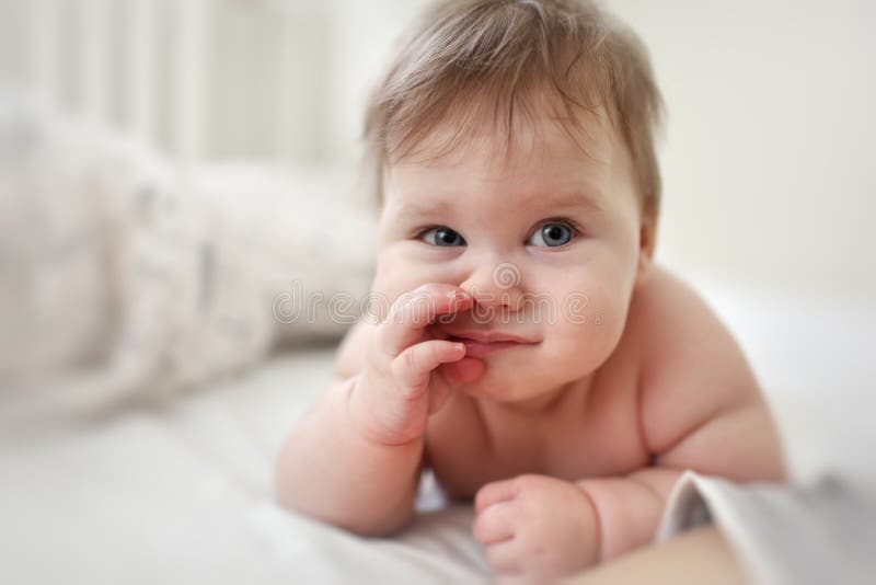 Leuke grappige baby stock afbeelding Leuke grappige baby stock afbeelding