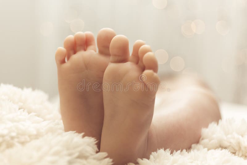 Leuke weinig babyvoeten stock fotografie Leuke weinig babyvoeten stock fotografie