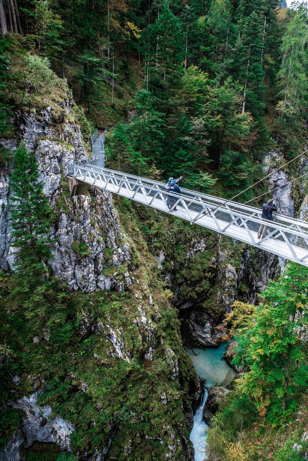 Leutaschklamm - dziki w? w? z z rzek? w alps Niemcy zdjęcia stock