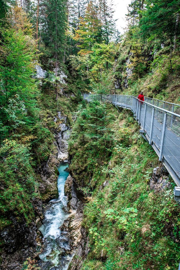 Leutaschklamm - dziki w? w? z z rzek? w alps Niemcy obraz royalty free