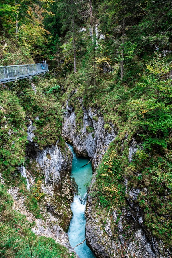 Leutaschklamm - dziki w? w? z z rzek? w alps Niemcy zdjęcia royalty free