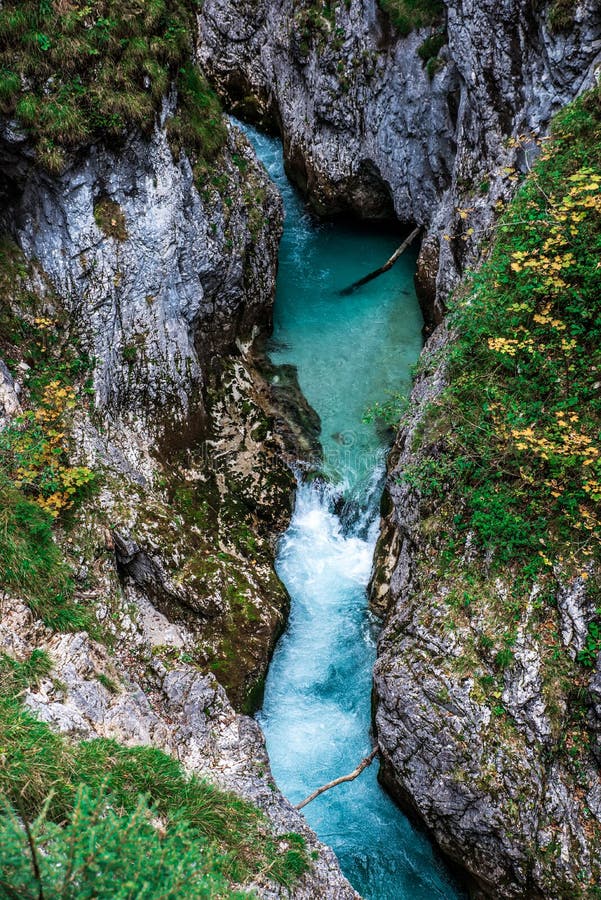 Leutaschklamm - dziki w? w? z z rzek? w alps Niemcy fotografia royalty free