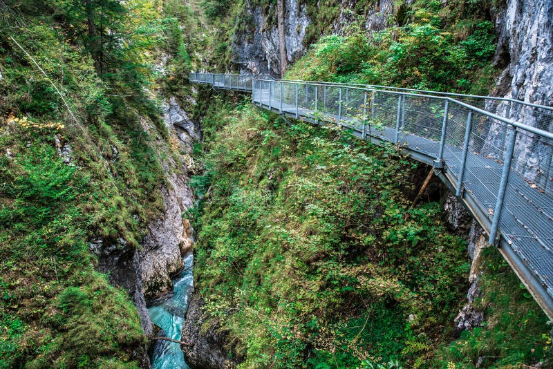 Leutaschklamm - dziki w? w? z z rzek? w alps Niemcy zdjęcie royalty free