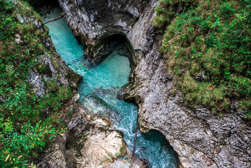 Leutaschklamm - dziki w? w? z z rzek? w alps Niemcy zdjęcie stock
