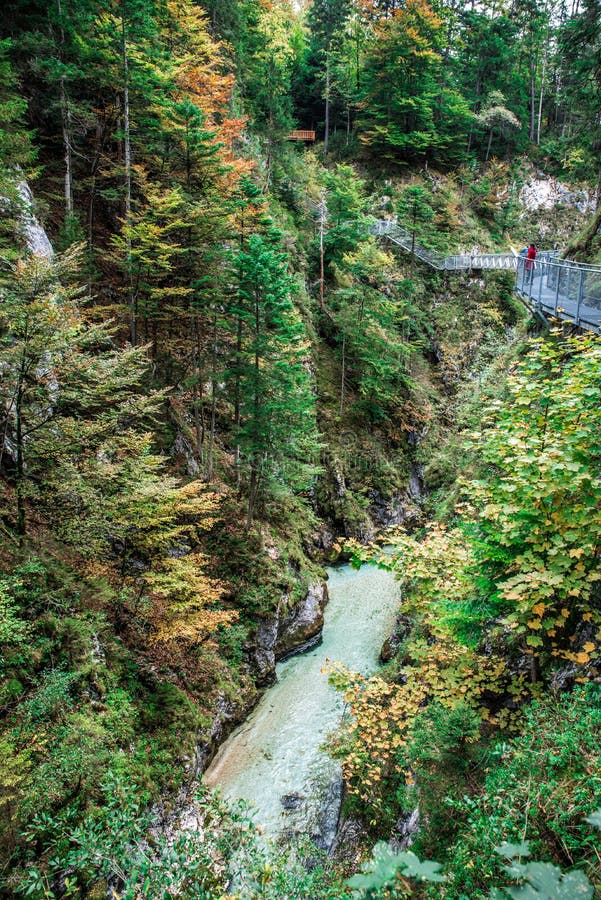 Leutaschklamm - dziki w? w? z z rzek? w alps Niemcy zdjęcia royalty free