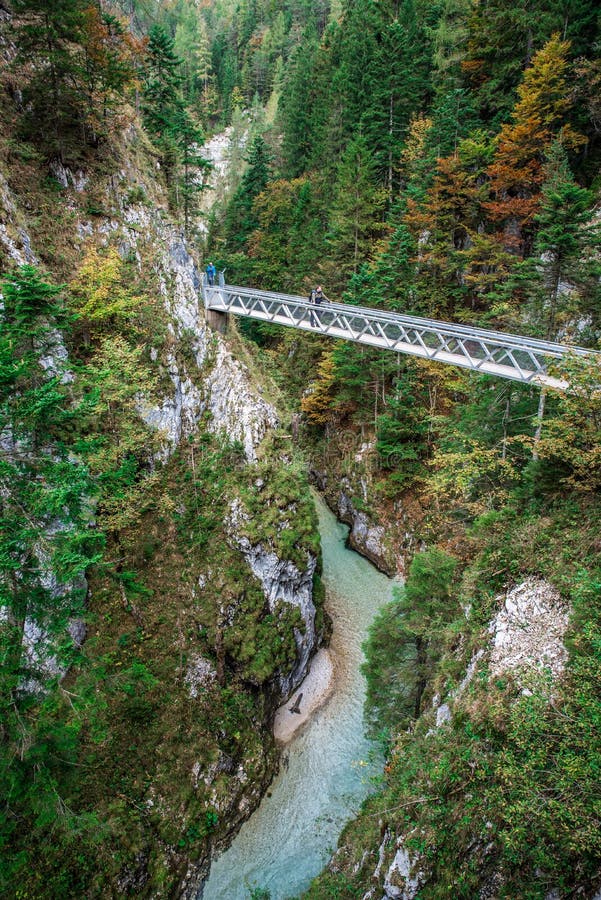Leutaschklamm - dziki w? w? z z rzek? w alps Niemcy zdjęcia stock