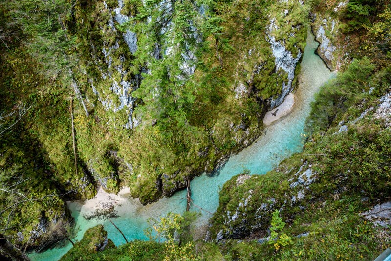 Leutaschklamm - dziki w? w? z z rzek? w alps Niemcy fotografia stock